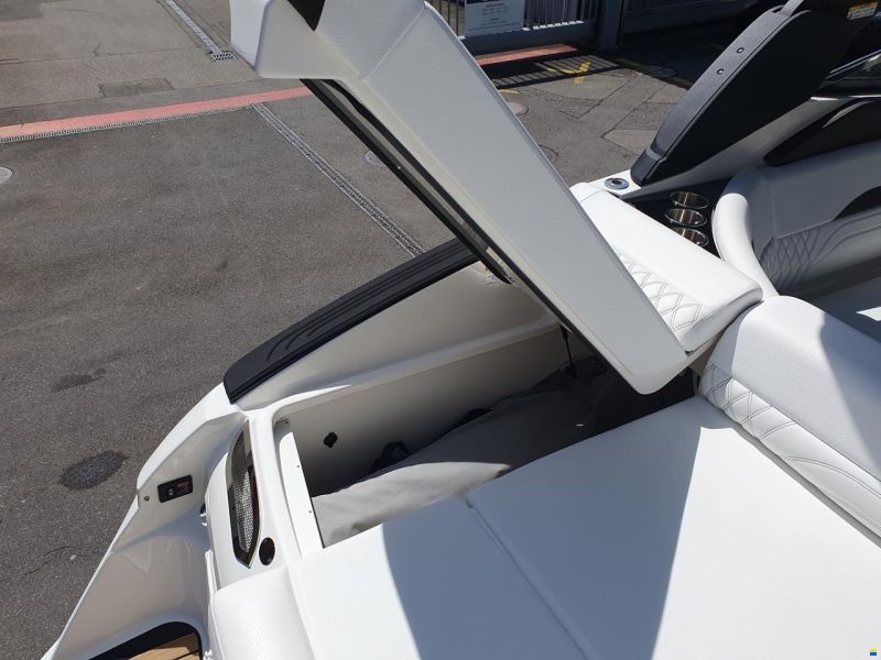 Sea Ray SLX 260 Surf