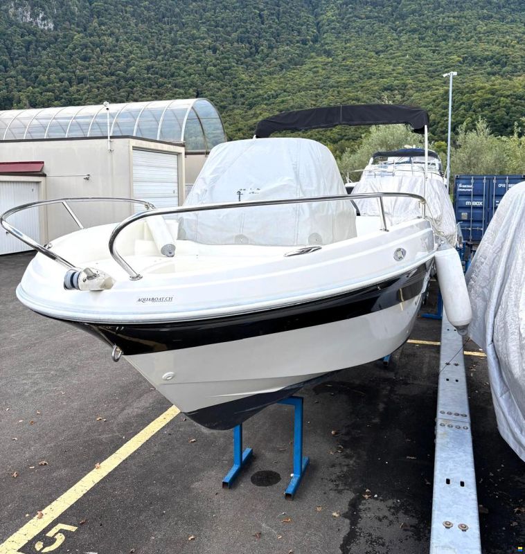 Selection Boats Aston 20