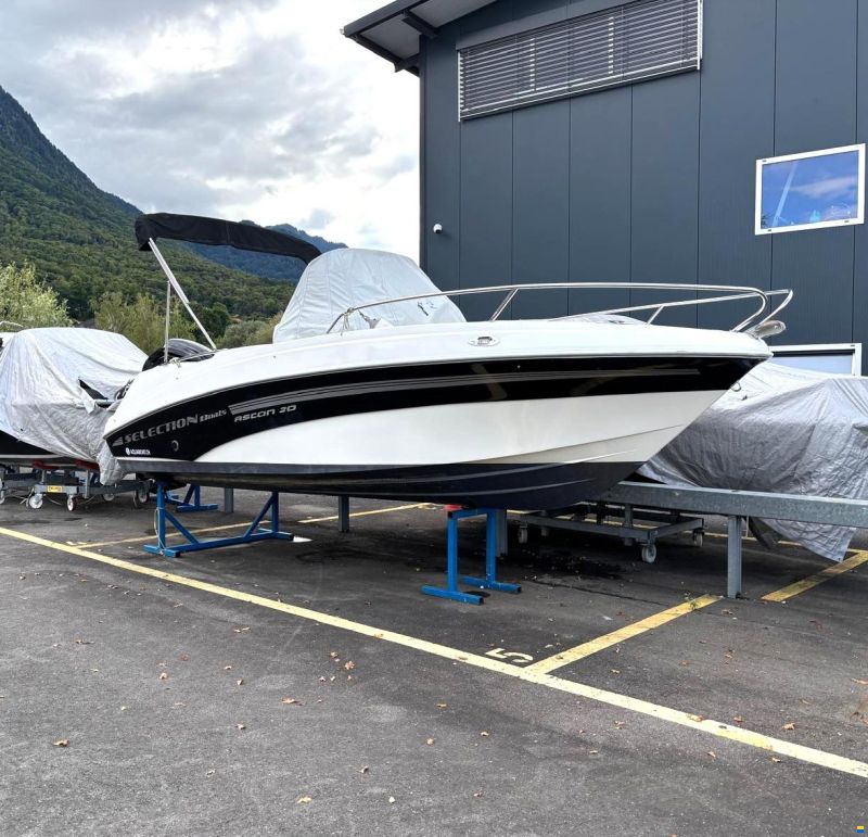 Selection Boats Aston 20