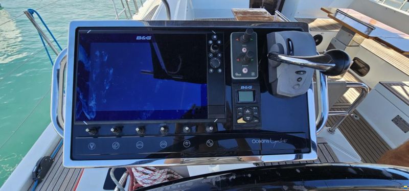 Beneteau Oceanis Yacht 62