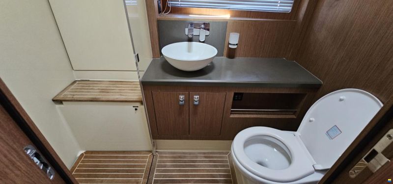 Beneteau Oceanis Yacht 62
