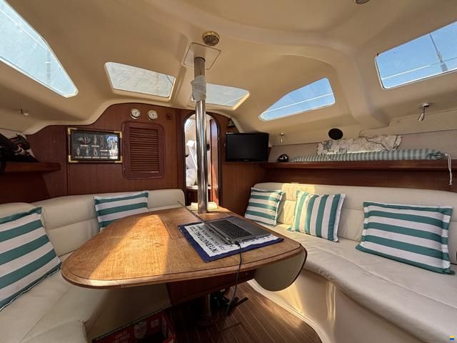 Hunter Marine 336