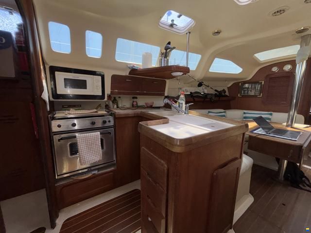 Hunter Marine 336
