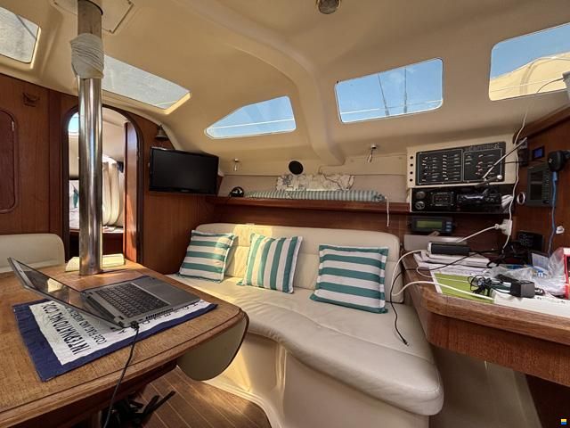 Hunter Marine 336