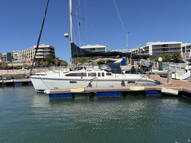 Hunter Marine 336