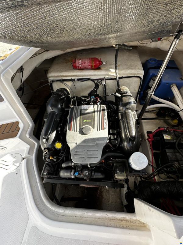 Hurricane Boats Sundeck 2400