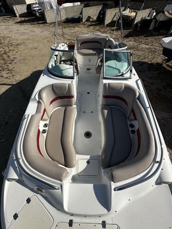 Hurricane Boats Sundeck 2400