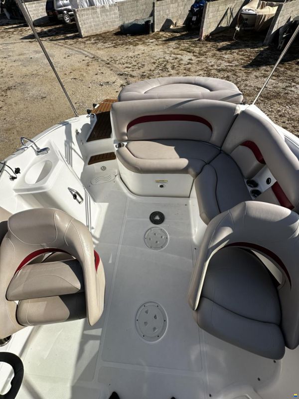 Hurricane Boats Sundeck 2400