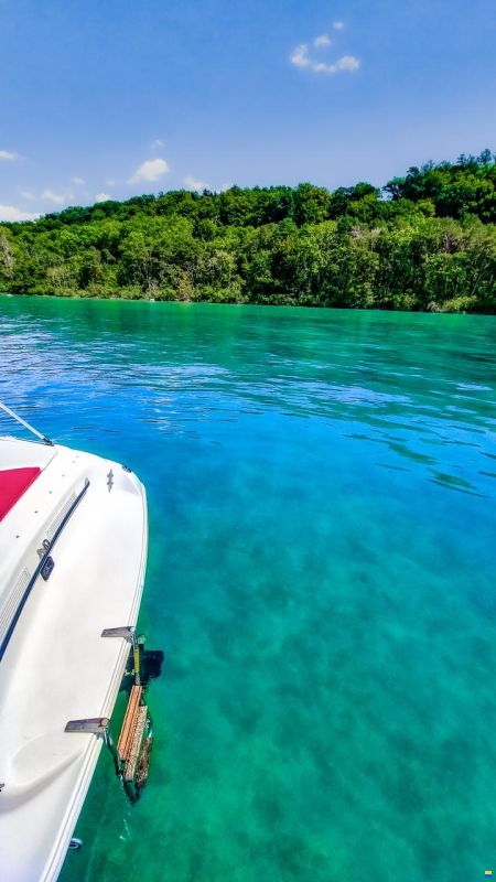 Rinker 212 Festival Cuddy