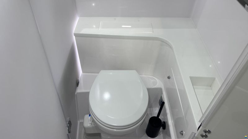 Axopar Yachts 37 XC Cross Cabin