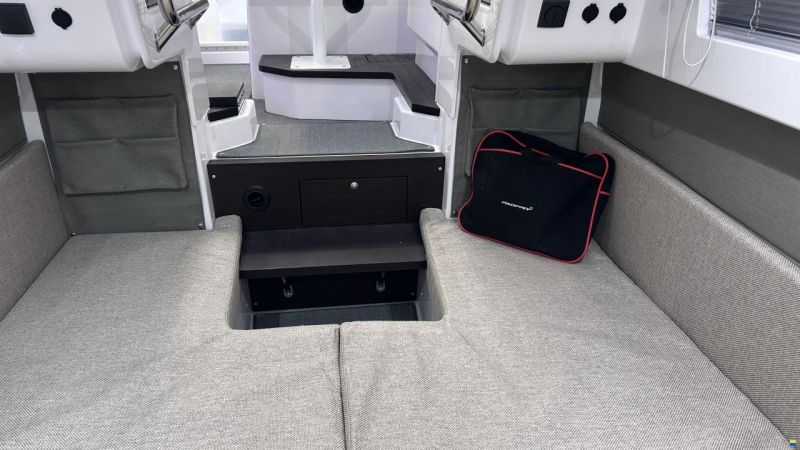 Axopar Yachts 37 XC Cross Cabin
