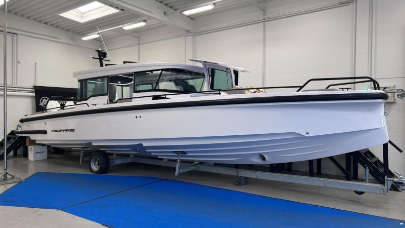 Axopar Yachts 37 XC Cross Cabin