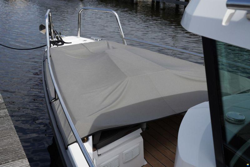 Axopar 28 Cabin