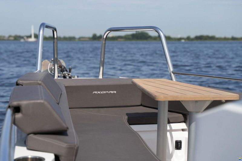 Axopar 28 Cabin