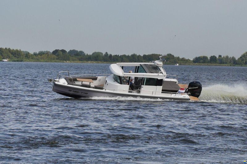 Axopar 28 Cabin