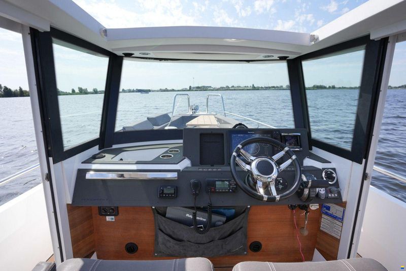 Axopar 28 Cabin