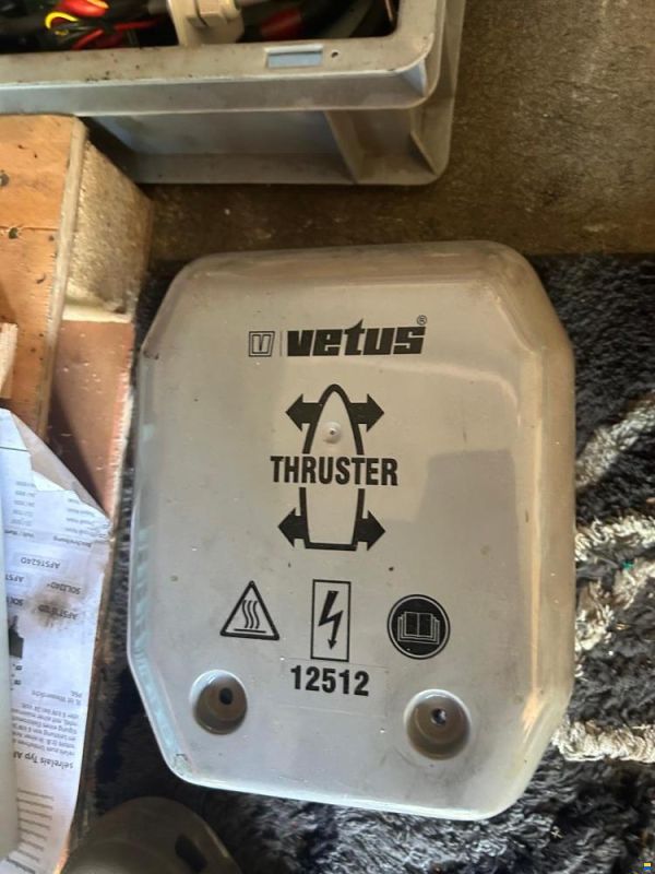 Bugstrahlruder 12 V und Umschalter