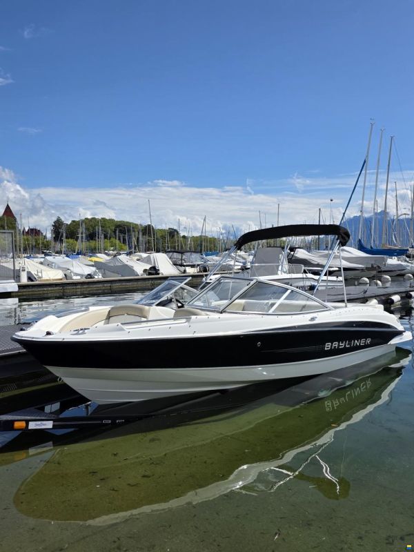 Bayliner 215