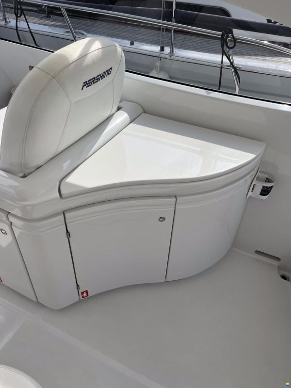 Pershing 37