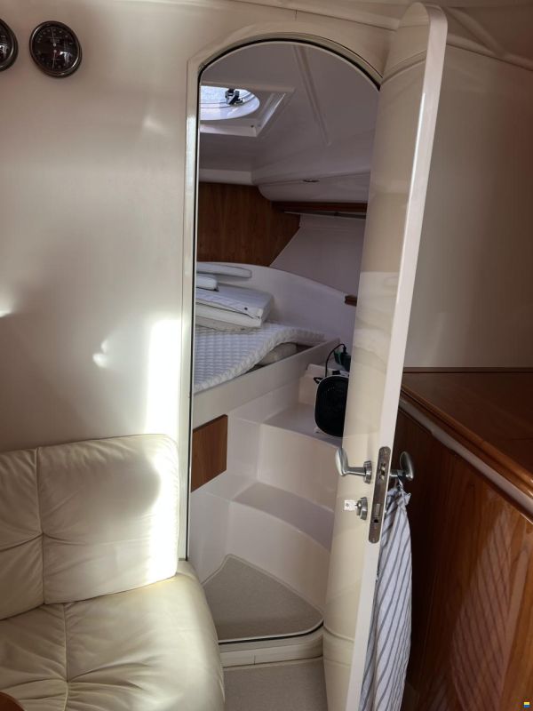 Pershing 37