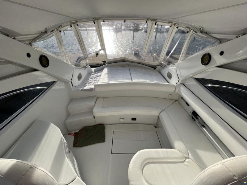 Pershing 37