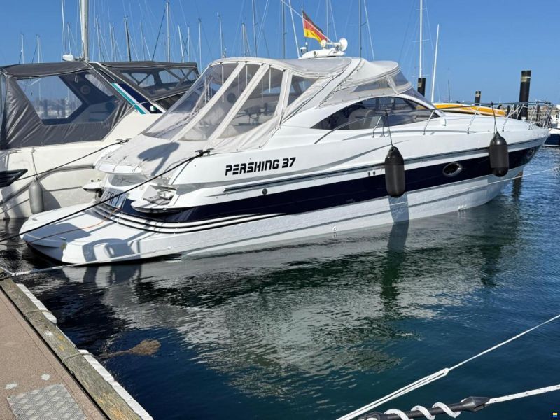 Pershing 37