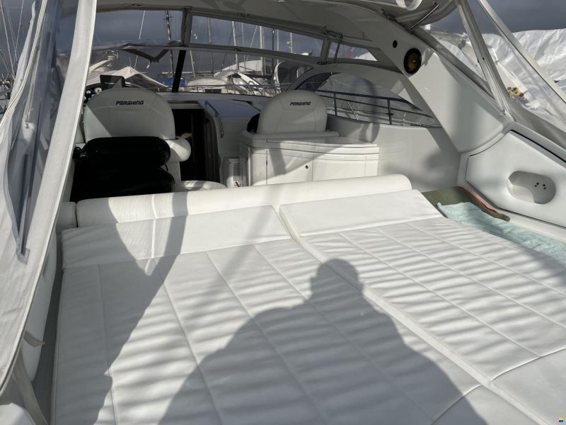 Pershing 37
