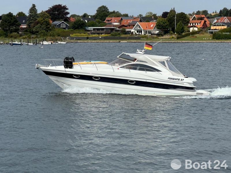 Pershing 37