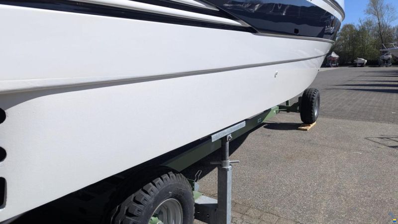 Pershing 37