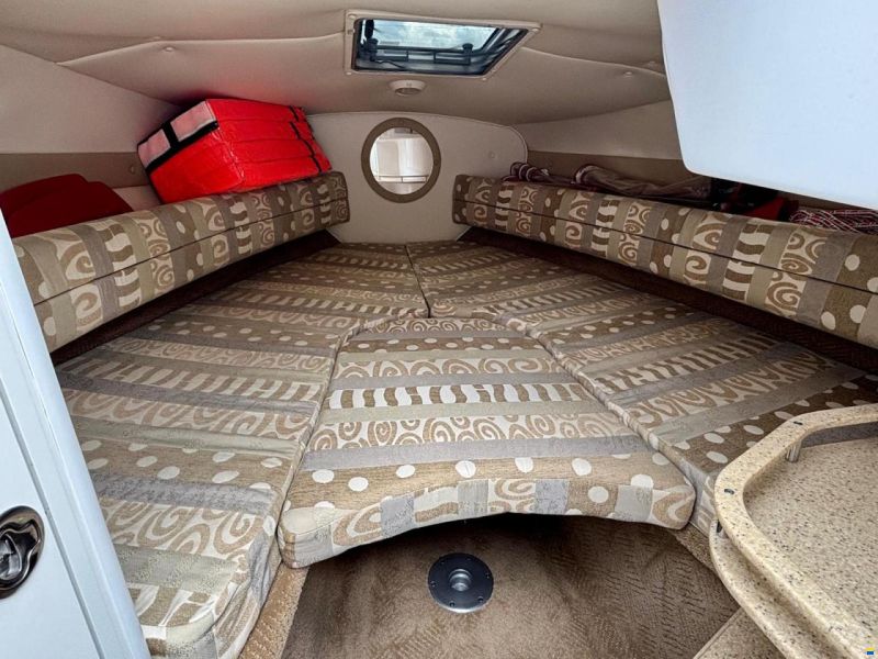 Rinker 232 Captiva Cuddy