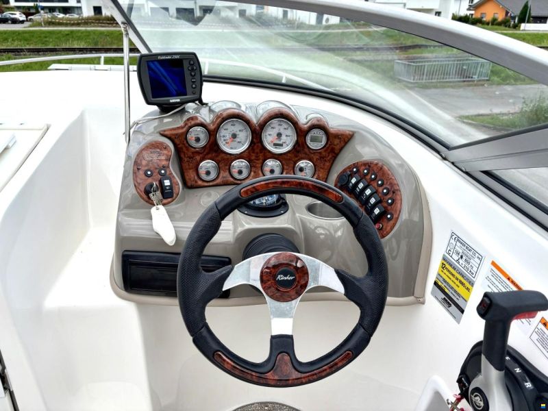 Rinker 232 Captiva Cuddy