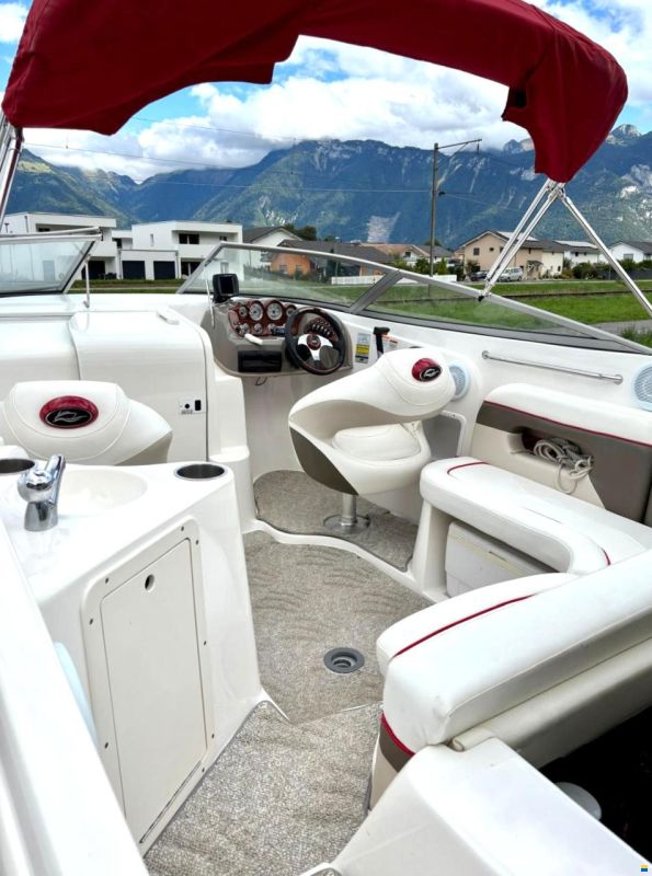Rinker 232 Captiva Cuddy
