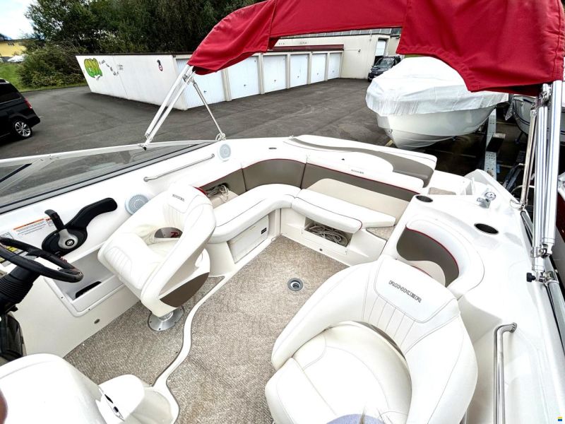 Rinker 232 Captiva Cuddy