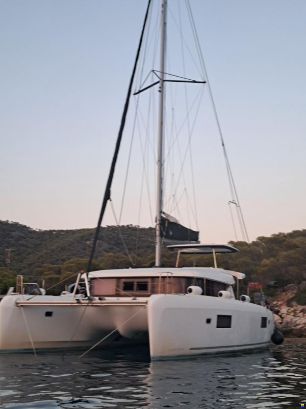 Lagoon 42