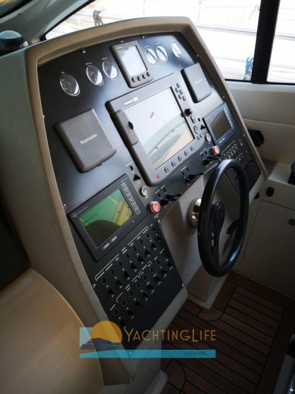 Pershing 56'
