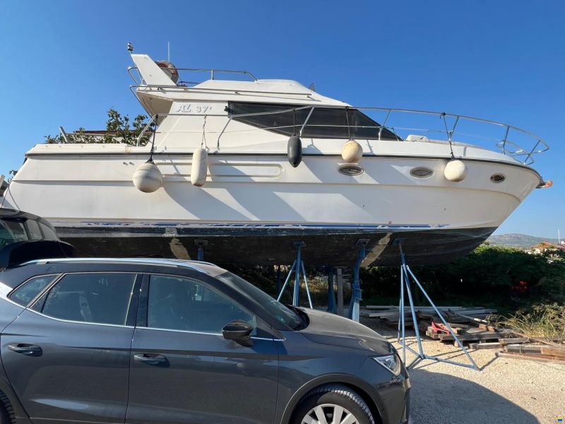 Azimut Flybridge 37