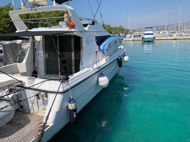 Azimut Flybridge 37