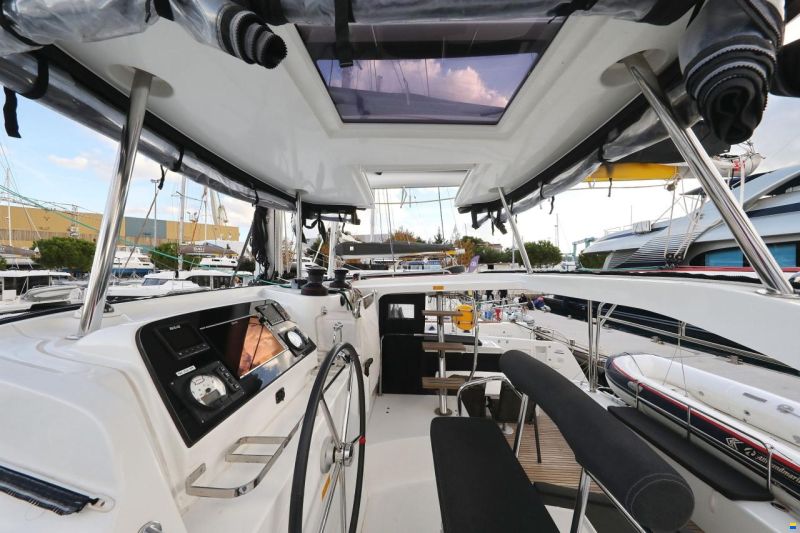 Lagoon 42
