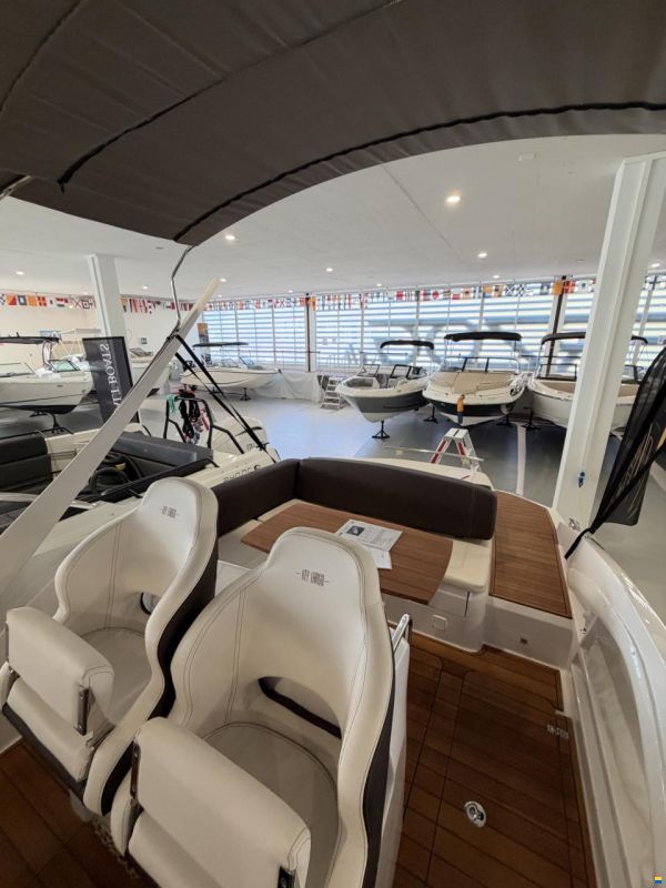 Sessa Key Largo 27 Inboard