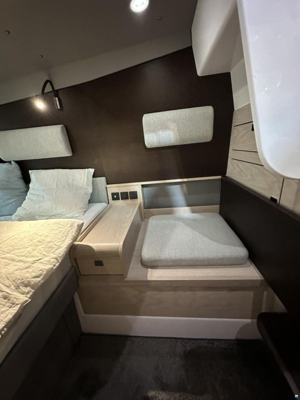 Axopar 45 Cross Cabin