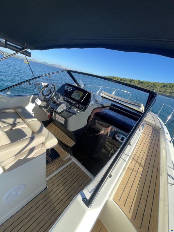 Quicksilver Activ 875 Sundeck