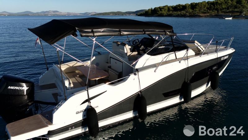 Quicksilver Activ 875 Sundeck