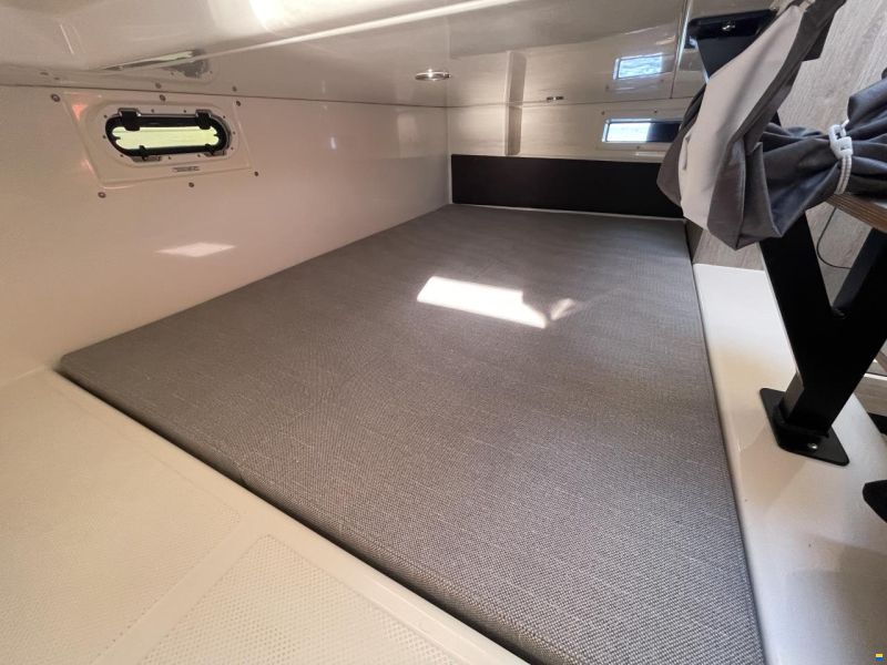Quicksilver Activ 875 Sundeck