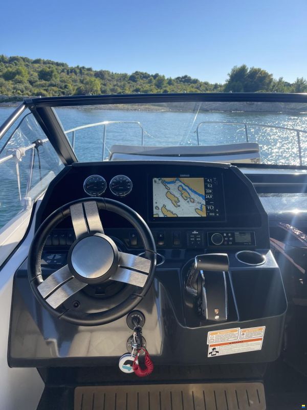 Quicksilver Activ 875 Sundeck