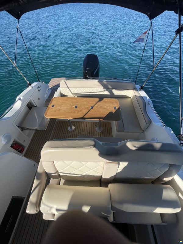 Quicksilver Activ 875 Sundeck