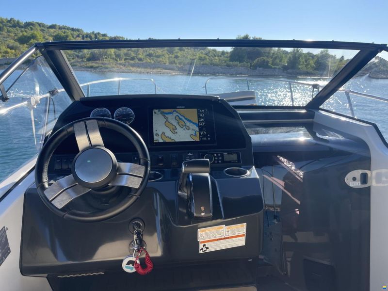 Quicksilver Activ 875 Sundeck