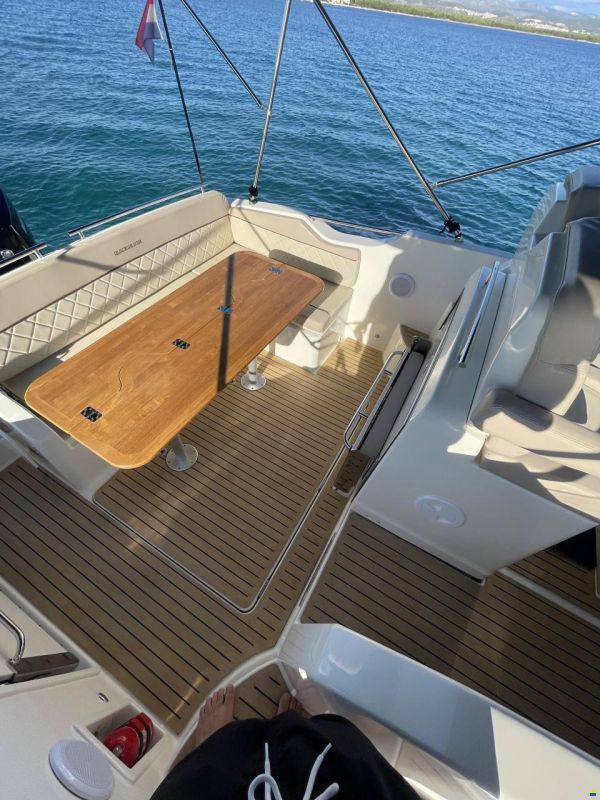 Quicksilver Activ 875 Sundeck