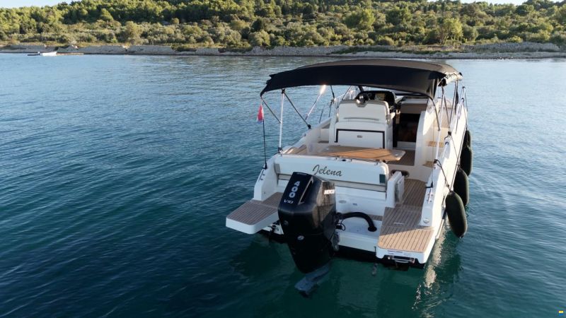 Quicksilver Activ 875 Sundeck