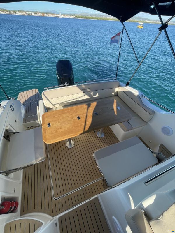 Quicksilver Activ 875 Sundeck