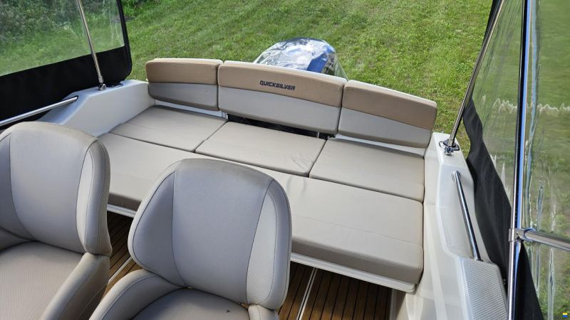 Quicksilver Activ 555 Cabin